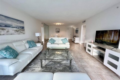 Condominio en alquiler en Miami Beach, Florida, 2 dormitorios, 119.84 m2 № 1397705 - foto 8