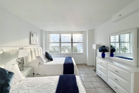 Condominio en alquiler en Miami Beach, Florida, 2 dormitorios, 119.84 m2 № 1397705 - foto 24