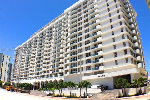 Condominio en alquiler en Miami Beach, Florida, 2 dormitorios, 119.84 m2 № 1397705 - foto 1