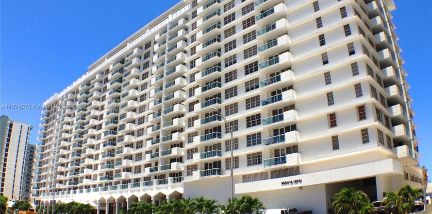 Condominio en Miami Beach, Florida, 2 dormitorios  № 1397705