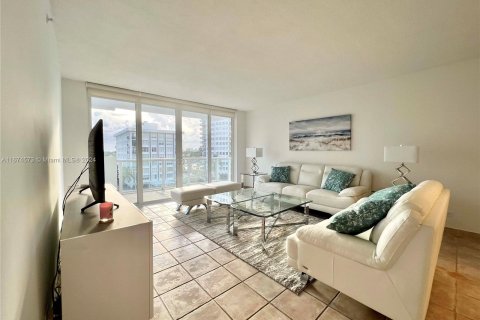 Condominio en alquiler en Miami Beach, Florida, 2 dormitorios, 119.84 m2 № 1397705 - foto 5