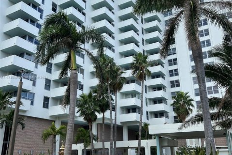 Copropriété à vendre à Miami Beach, Floride: 1 chambre, 72 m2 № 1397651 - photo 2