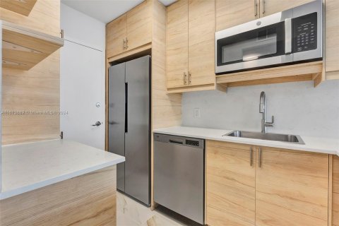 Condo in Miami Beach, Florida, 1 bedroom  № 1397651 - photo 19