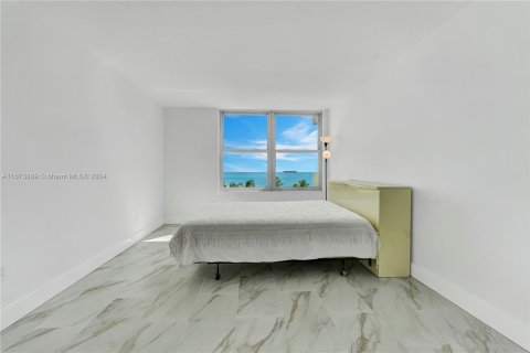 Condo in Miami Beach, Florida, 1 bedroom  № 1397651 - photo 24