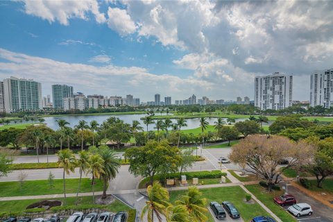 Condominio en venta en Aventura, Florida, 2 dormitorios, 92.53 m2 № 1074349 - foto 10