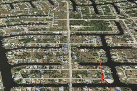 Terreno en venta en Port Charlotte, Florida № 1296774 - foto 1