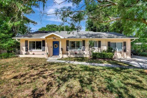 Villa ou maison à vendre à DeLand, Floride: 5 chambres, 250.65 m2 № 1192331 - photo 1