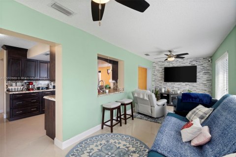 Casa en venta en Deerfield Beach, Florida, 2 dormitorios, 146.32 m2 № 1072123 - foto 11