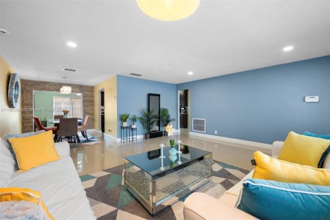 Casa en venta en Deerfield Beach, Florida, 2 dormitorios, 146.32 m2 № 1072123 - foto 5
