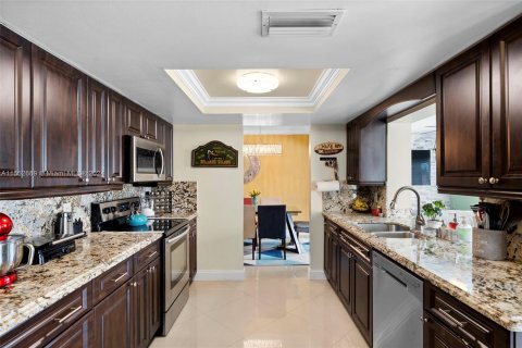 Casa en venta en Deerfield Beach, Florida, 2 dormitorios, 146.32 m2 № 1072123 - foto 9
