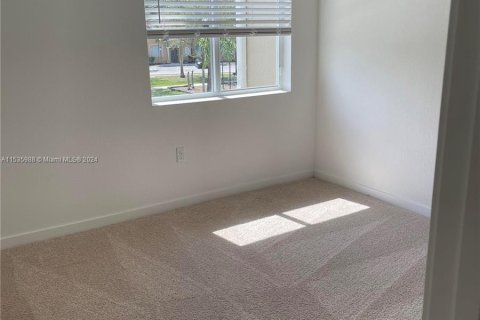 Townhouse in Homestead, Florida 3 bedrooms, 120.96 sq.m. № 1021906 - photo 8