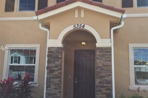 Townhouse in West Palm Beach, Florida 2 bedrooms, 132.11 sq.m. № 1345198 - photo 1