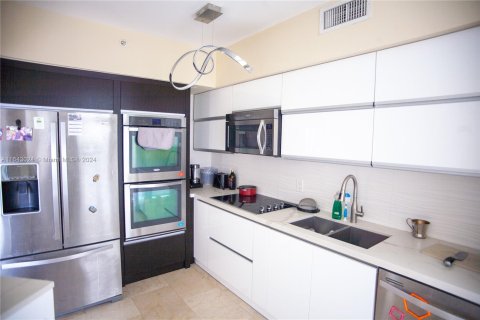 Condo in Miami Beach, Florida, 1 bedroom  № 1345299 - photo 18