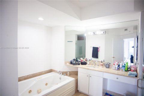 Copropriété à vendre à Miami Beach, Floride: 1 chambre, 102.19 m2 № 1345299 - photo 30