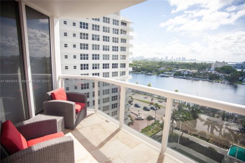 Condo in Miami Beach, Florida, 1 bedroom  № 1345299 - photo 22