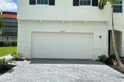 Adosado en alquiler en Lake Worth, Florida, 4 dormitorios, 162.95 m2 № 1345197 - foto 13