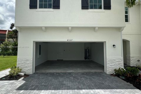 Adosado en alquiler en Lake Worth, Florida, 4 dormitorios, 162.95 m2 № 1345197 - foto 14