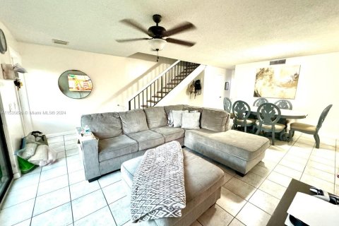 Townhouse in Pembroke Pines, Florida 2 bedrooms, 137.68 sq.m. № 1017777 - photo 16