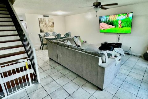 Adosado en venta en Pembroke Pines, Florida, 2 dormitorios, 137.68 m2 № 1017777 - foto 17
