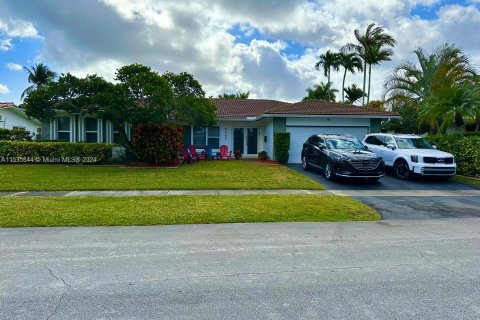 Villa ou maison à vendre à Hollywood, Floride: 3 chambres, 216.28 m2 № 1017779 - photo 2
