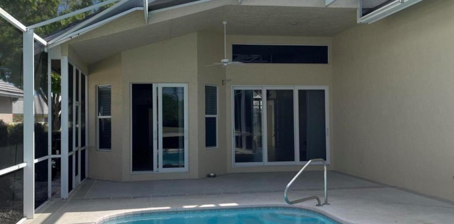 House in Port St. Lucie, Florida 2 bedrooms, 176.89 sq.m. № 1031934