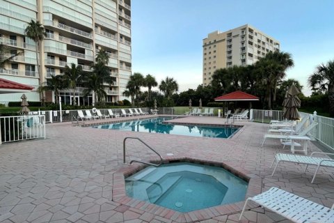 Condo in Hutchinson Island South, Florida, 2 bedrooms  № 1054708 - photo 17