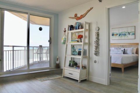 Condo in Hutchinson Island South, Florida, 2 bedrooms  № 1054708 - photo 23