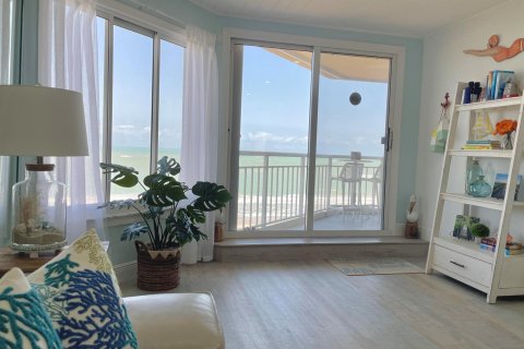 Condo in Hutchinson Island South, Florida, 2 bedrooms  № 1054708 - photo 25