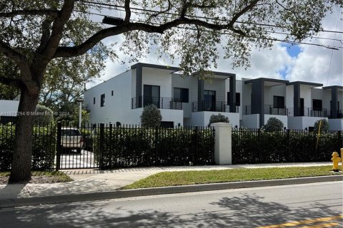 Adosado en alquiler en Miami, Florida, 4 dormitorios, 233.09 m2 № 1399430 - foto 1