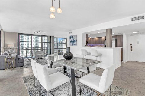 Copropriété à vendre à Hallandale Beach, Floride: 2 chambres, 132.85 m2 № 1399427 - photo 11