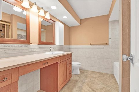 Copropriété à vendre à Hallandale Beach, Floride: 2 chambres, 132.85 m2 № 1399427 - photo 24