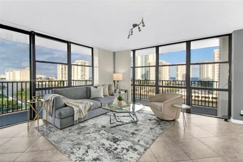 Condominio en venta en Hallandale Beach, Florida, 2 dormitorios, 132.85 m2 № 1399427 - foto 7