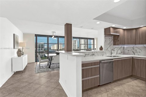 Copropriété à vendre à Hallandale Beach, Floride: 2 chambres, 132.85 m2 № 1399427 - photo 4