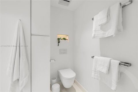 Condominio en venta en Miami Beach, Florida, 1 dormitorio, 119.19 m2 № 1399426 - foto 16