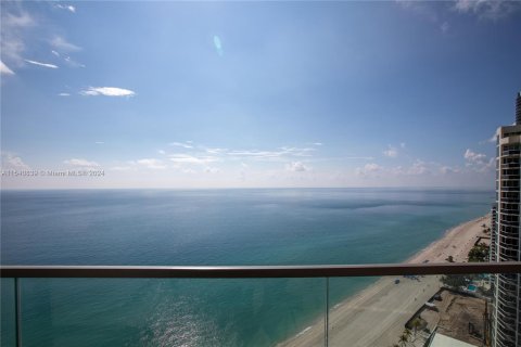 Condominio en venta en Sunny Isles Beach, Florida, 4 dormitorios, 249.16 m2 № 1033476 - foto 13