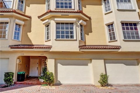 Townhouse in Hollywood, Florida 3 bedrooms, 174.38 sq.m. № 1033517 - photo 26