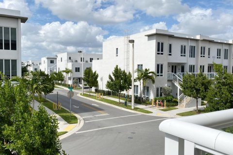 Apartamento en alquiler en Doral, Florida, 3 dormitorios, 169.18 m2 № 1019501 - foto 2
