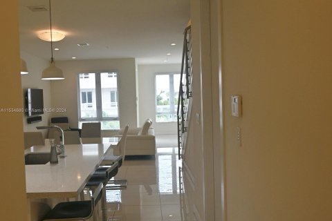 Apartment in LANDMARK in Doral, Florida 3 bedrooms, 169.18 sq.m. № 1019501 - photo 9
