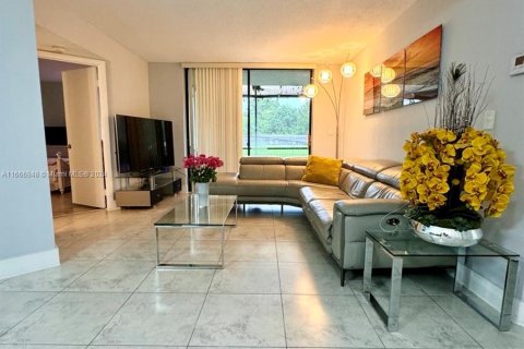 Condo in Miami, Florida, 2 bedrooms  № 1381543 - photo 4