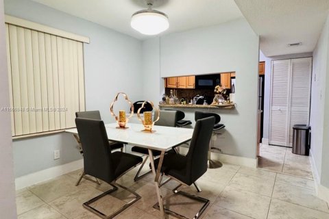 Condo in Miami, Florida, 2 bedrooms  № 1381543 - photo 6