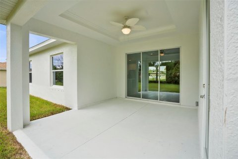 House in North Port, Florida 3 bedrooms, 165.18 sq.m. № 1341372 - photo 30