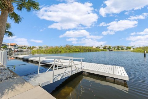 Townhouse in New Port Richey, Florida 3 bedrooms, 155.15 sq.m. № 1038973 - photo 29