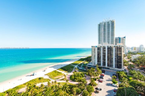 Condo in Miami Beach, Florida, 1 bedroom  № 1054195 - photo 20