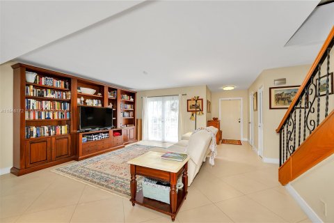 Adosado en venta en Hallandale Beach, Florida, 2 dormitorios, 167.04 m2 № 1054194 - foto 3