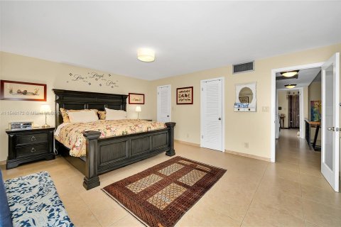 Townhouse in Hallandale Beach, Florida 2 bedrooms, 167.04 sq.m. № 1054194 - photo 23