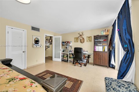 Touwnhouse à vendre à Hallandale Beach, Floride: 2 chambres, 167.04 m2 № 1054194 - photo 24