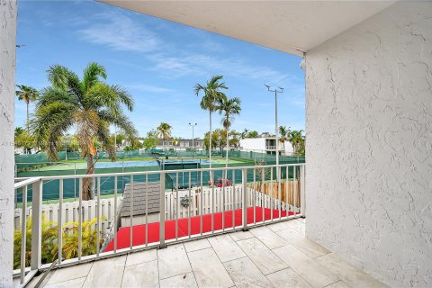Townhouse in Hallandale Beach, Florida 2 bedrooms, 167.04 sq.m. № 1054194 - photo 21