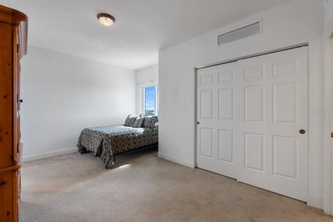 Condo in Fort Myers, Florida, 3 bedrooms  № 1052854 - photo 17