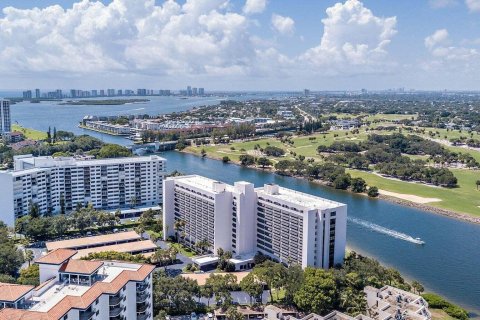 Condo in North Palm Beach, Florida, 3 bedrooms  № 1060300 - photo 2