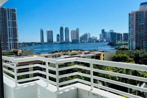 Condominio en venta en Aventura, Florida, 2 dormitorios, 91.97 m2 № 1060220 - foto 15